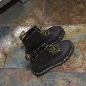 Dr. Martens Unisex Bex Crazy Horse Leather 8 Eye Boot (new)